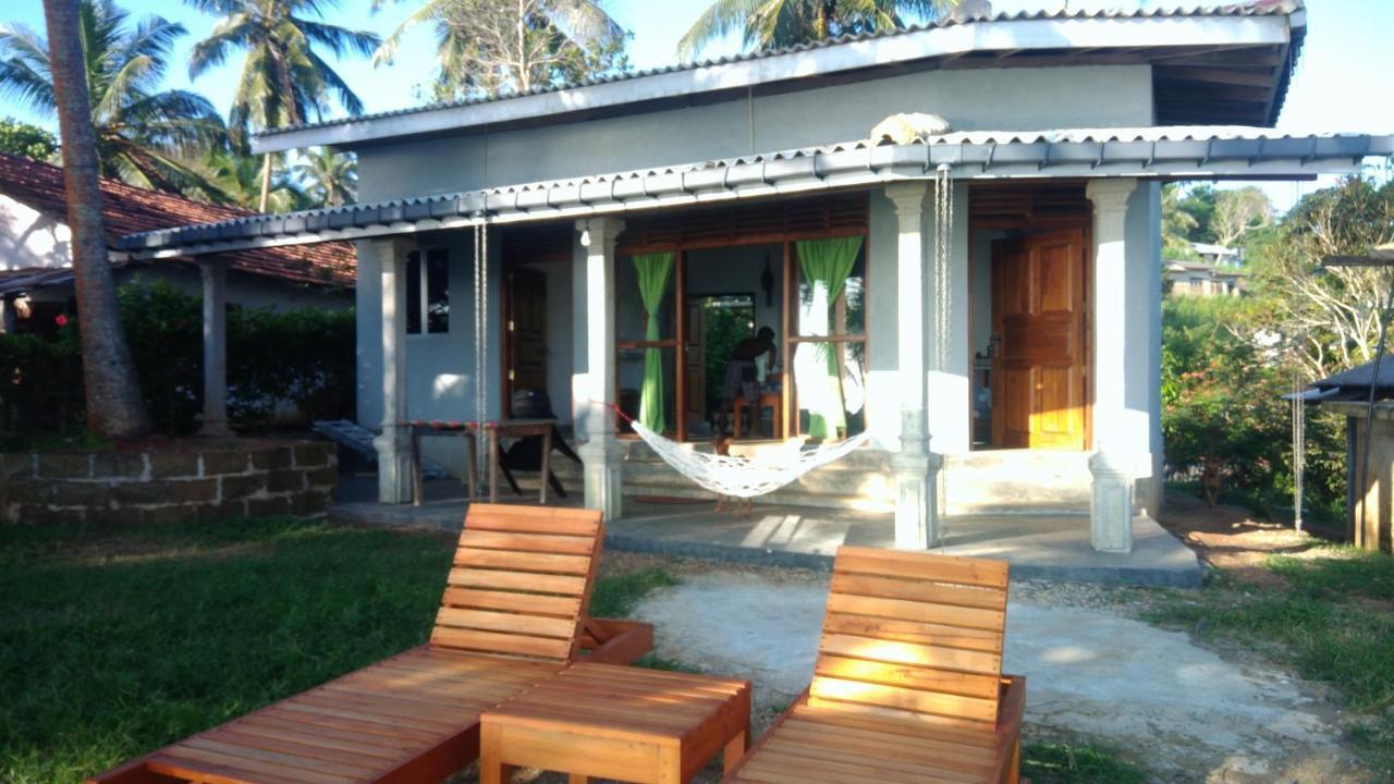 Pemuyan Mirissa70 Bed and Breakfast Buitenkant foto